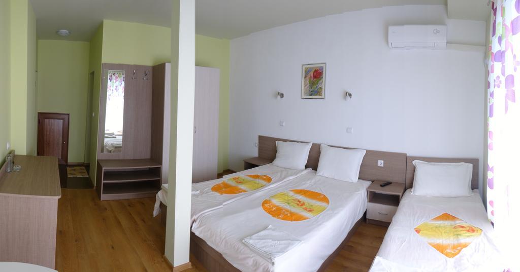 Guest House Rosa Kiten  Zimmer foto