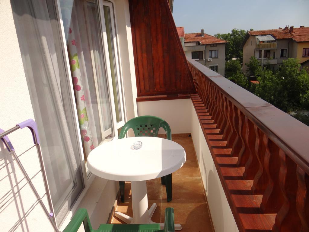 Guest House Rosa Kiten  Exterior foto