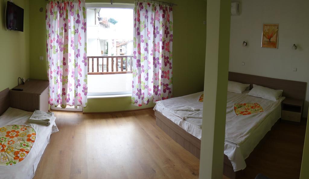 Guest House Rosa Kiten  Zimmer foto